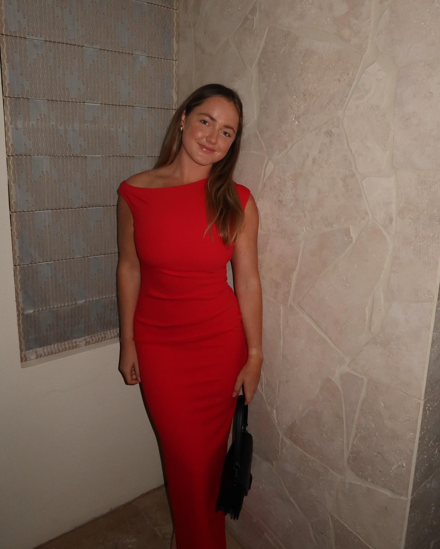 Lilah – Long Sculpting Dress with Irresistible Charm