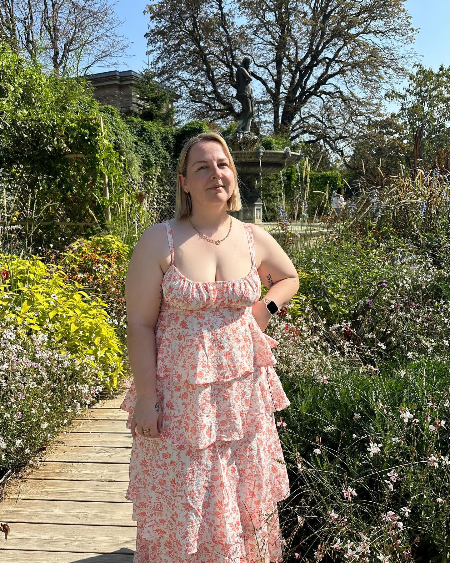 Isadora – Maxi floral dress in soft peach