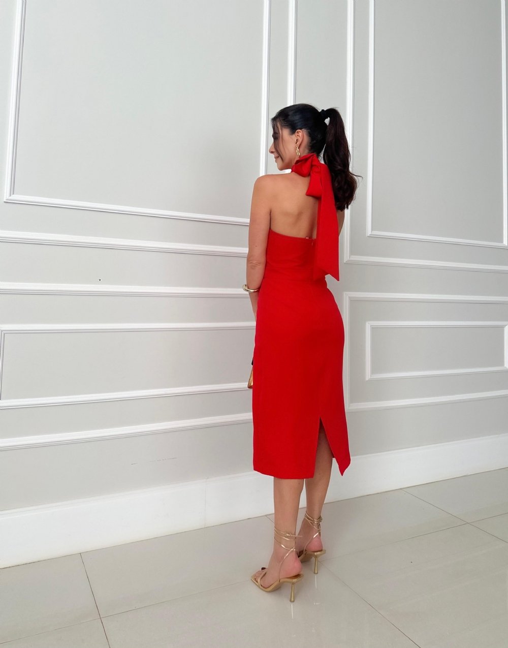 Diane - Elegant Midi Dress with High Neck and Open Back