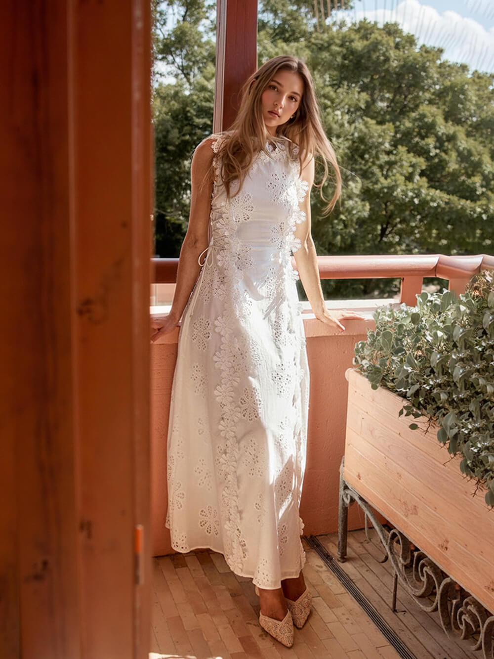 Nadia - Elegant long dress with openwork finishes and tie sides