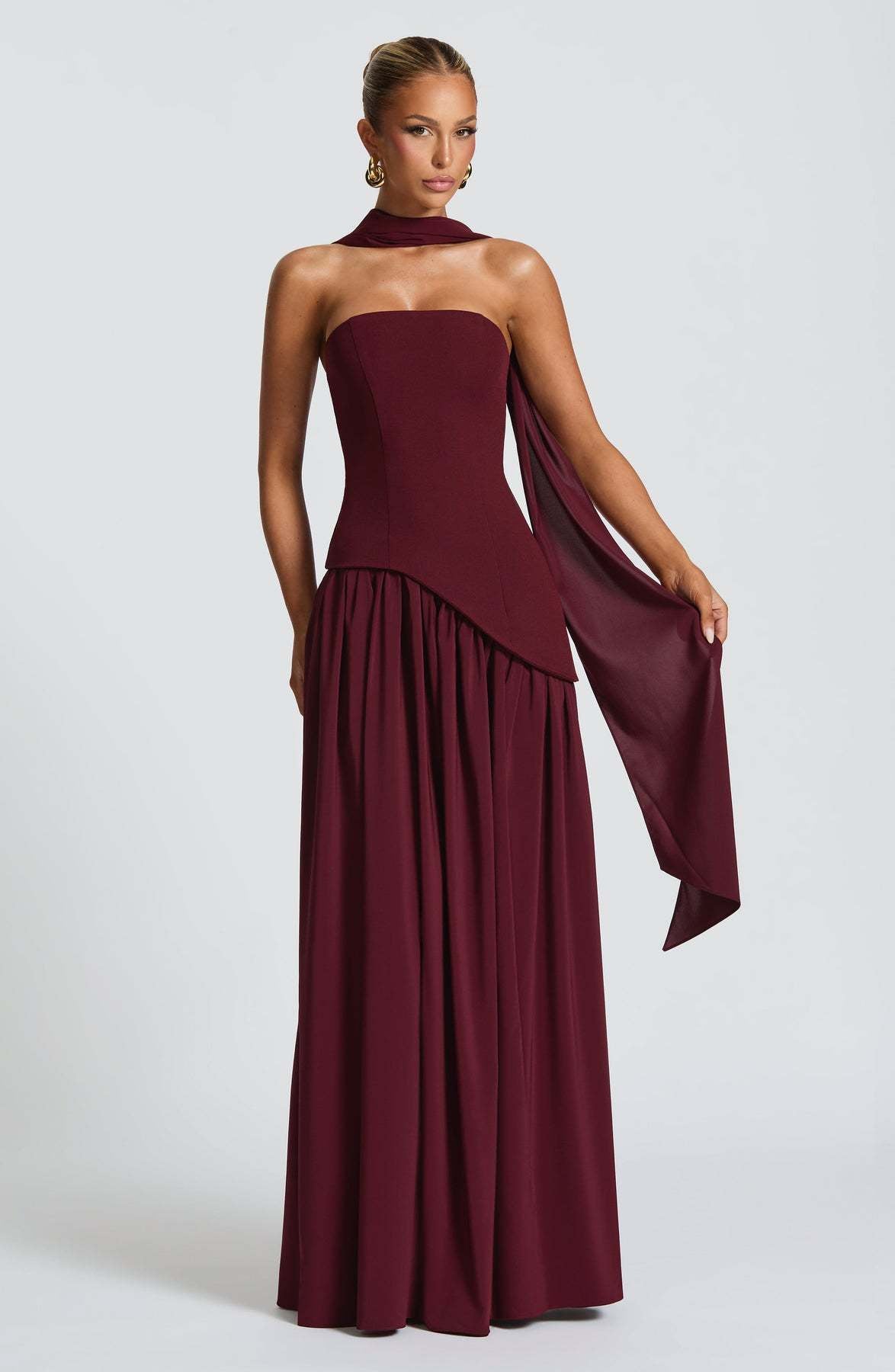 Oliwia - Elegant and Flowing Long Dress