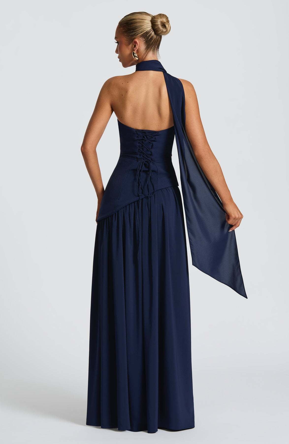Oliwia - Elegant and Flowing Long Dress