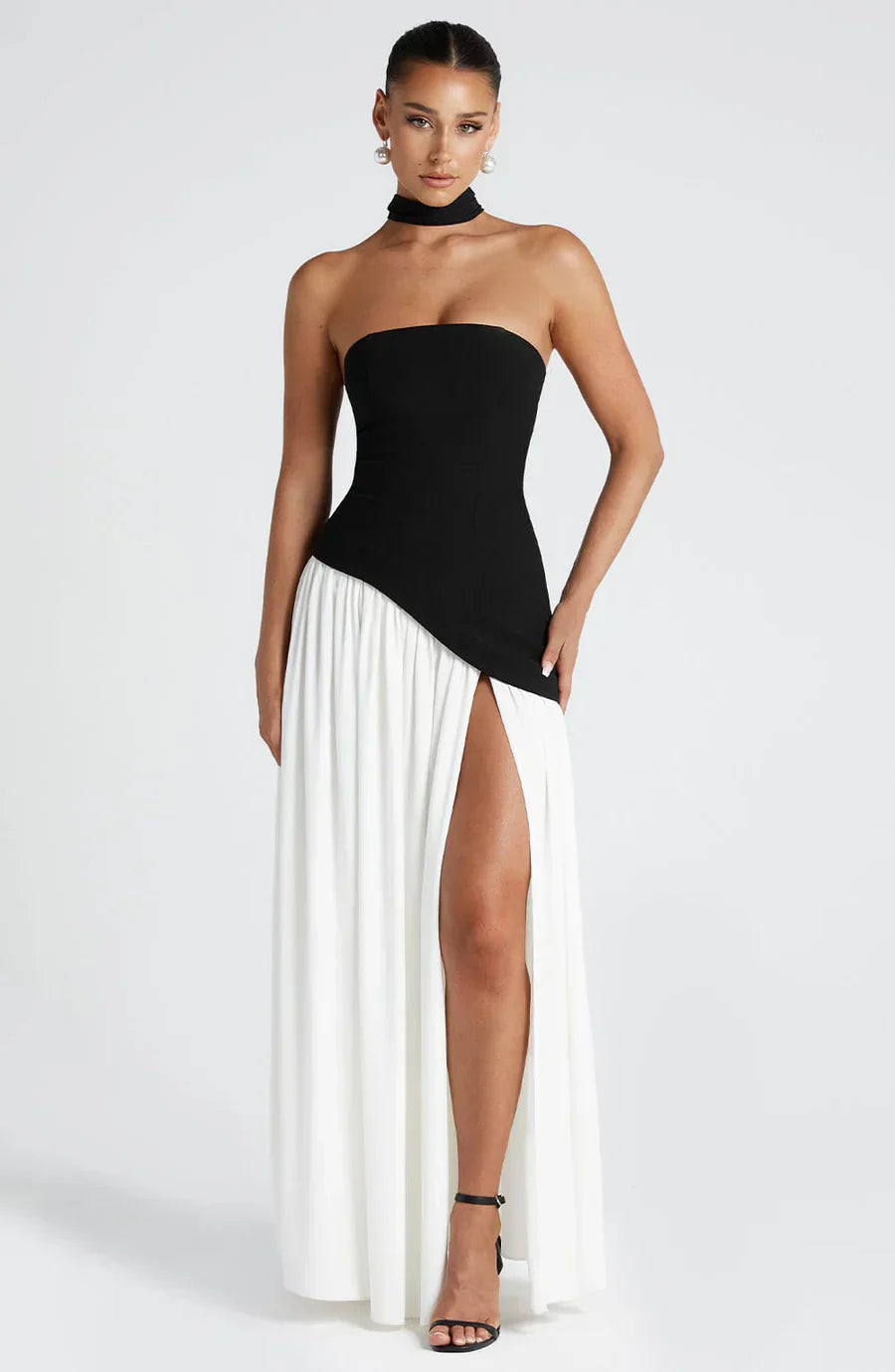 Oliwia - Elegant and Flowing Long Dress