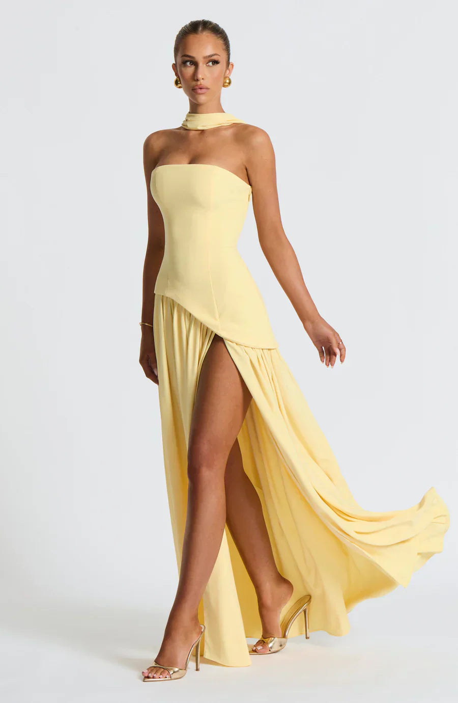Oliwia - Elegant and Flowing Long Dress