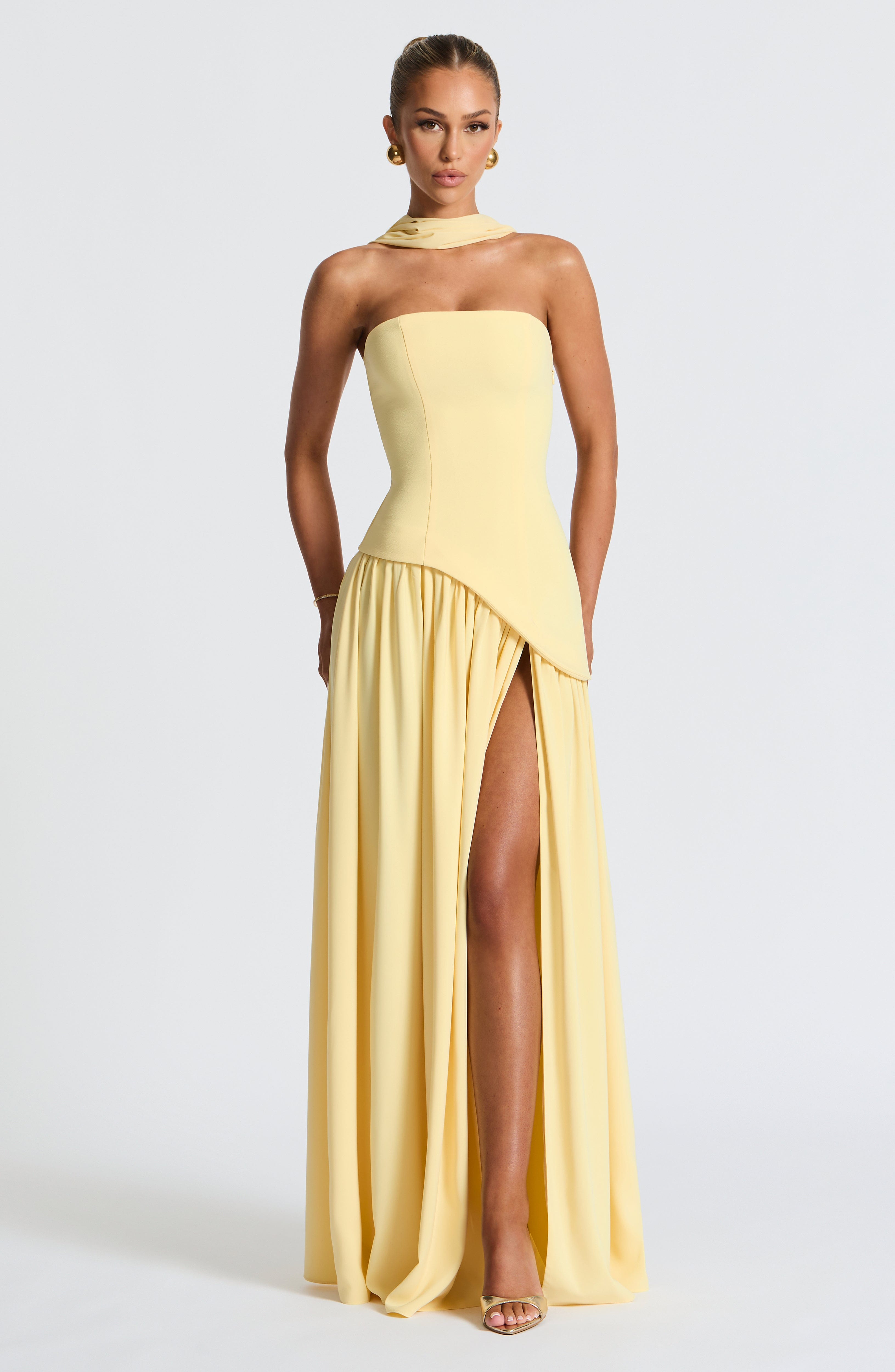 Oliwia - Elegant and Flowing Long Dress
