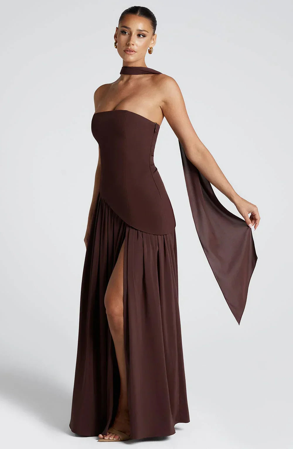 Oliwia - Elegant and Flowing Long Dress