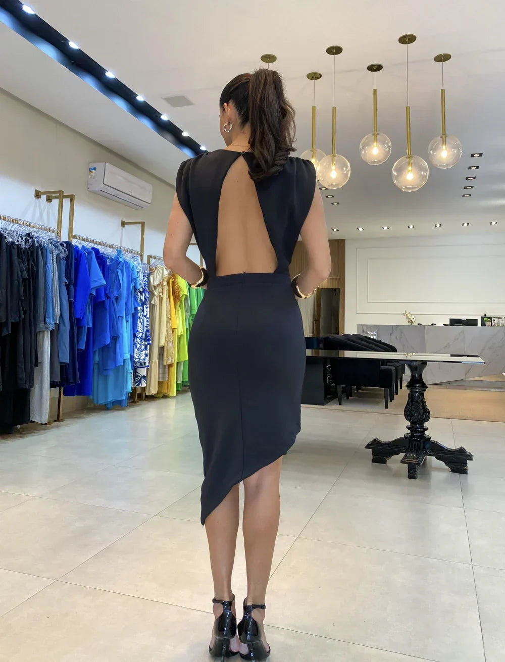 Carla – Fluid and Modern Elegance Dress