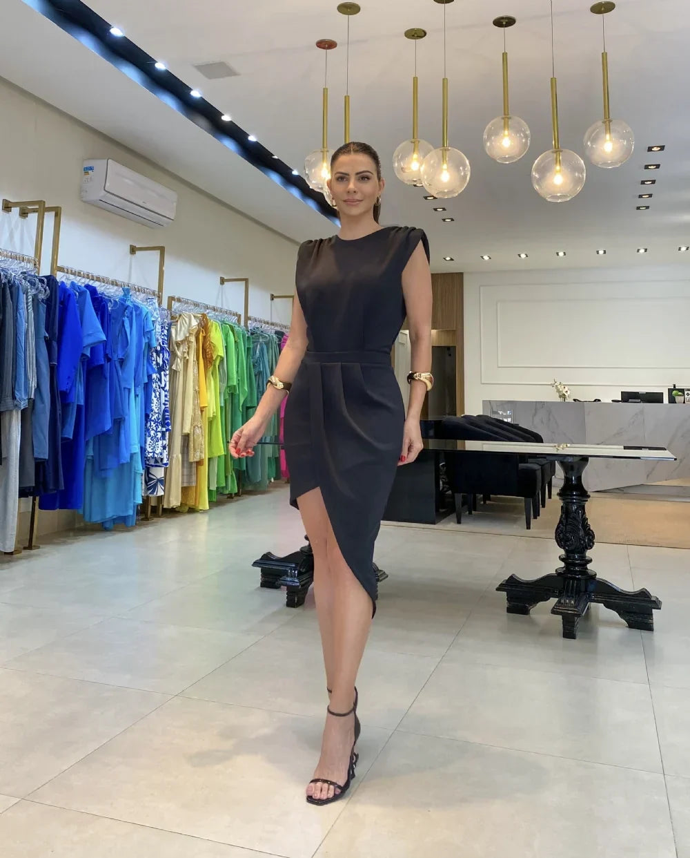 Carla – Fluid and Modern Elegance Dress