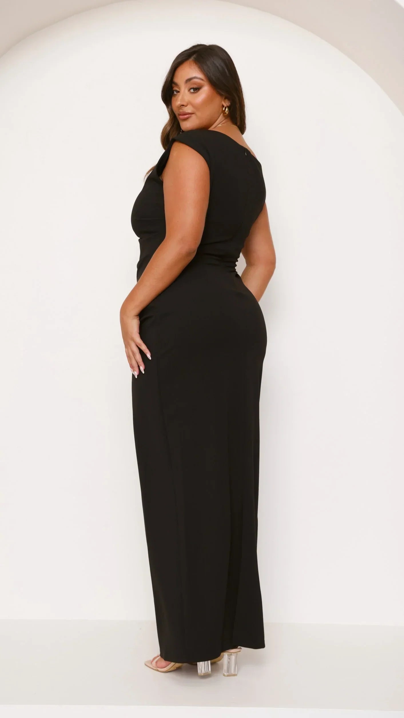 Lilah – Long Sculpting Dress with Irresistible Charm