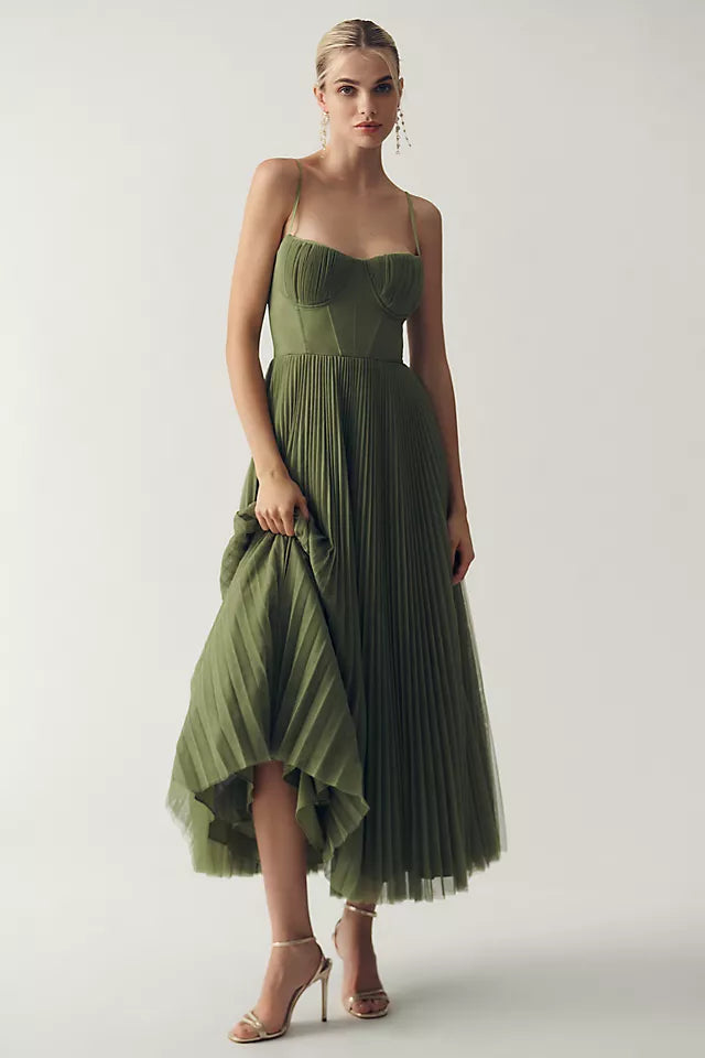 Adèle – Dress with Refined Movement and Classic Charm
