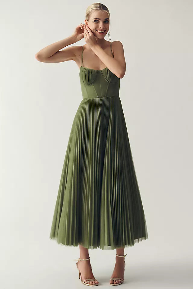 Adèle – Dress with Refined Movement and Classic Charm