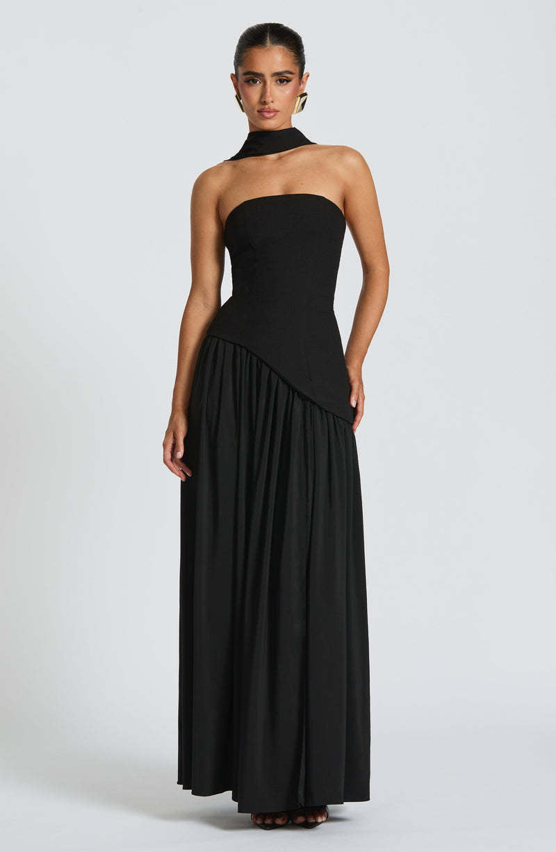 Oliwia - Elegant and Flowing Long Dress