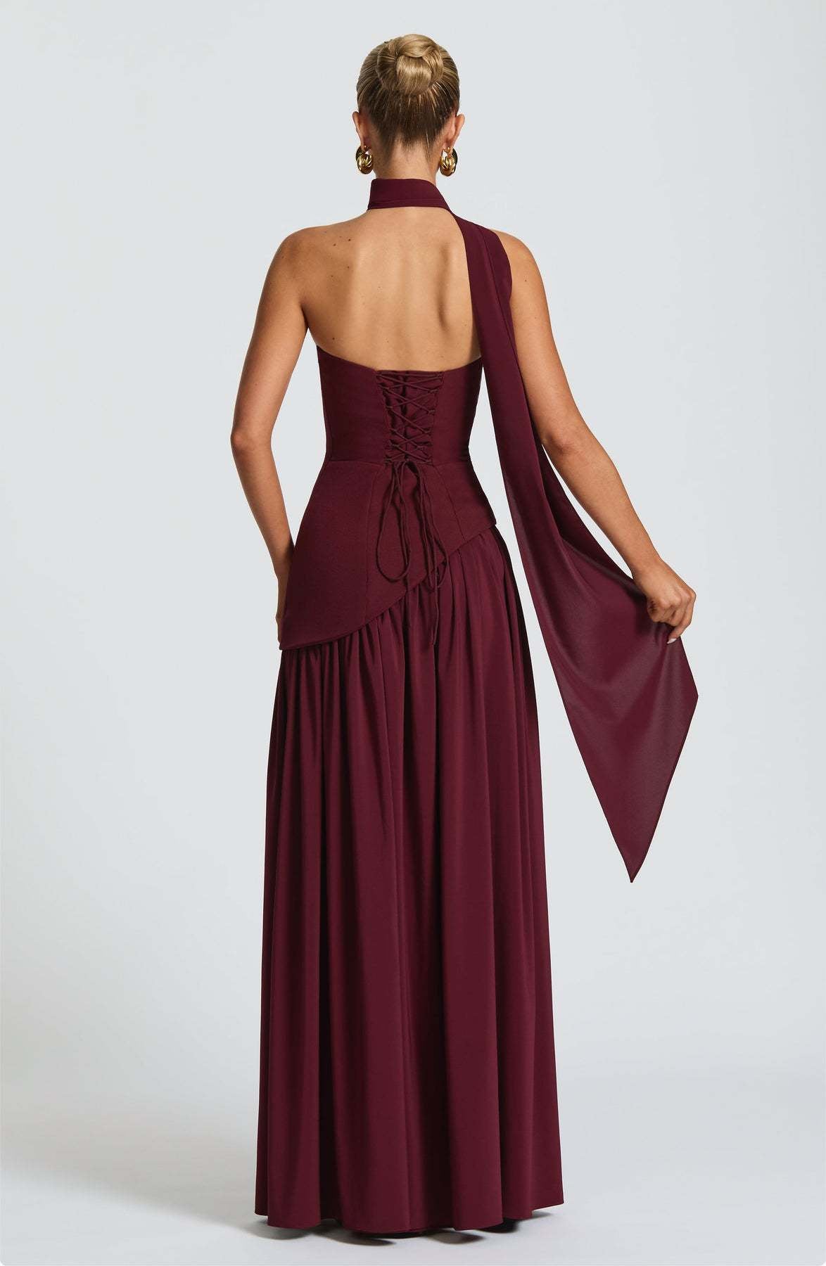 Oliwia - Elegant and Flowing Long Dress