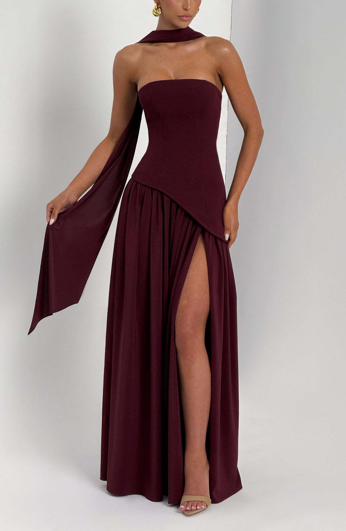 Oliwia - Elegant and Flowing Long Dress