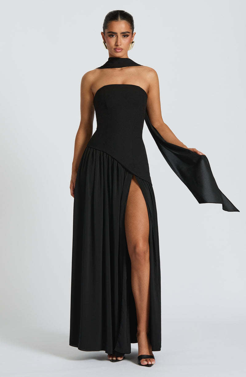 Oliwia - Elegant and Flowing Long Dress