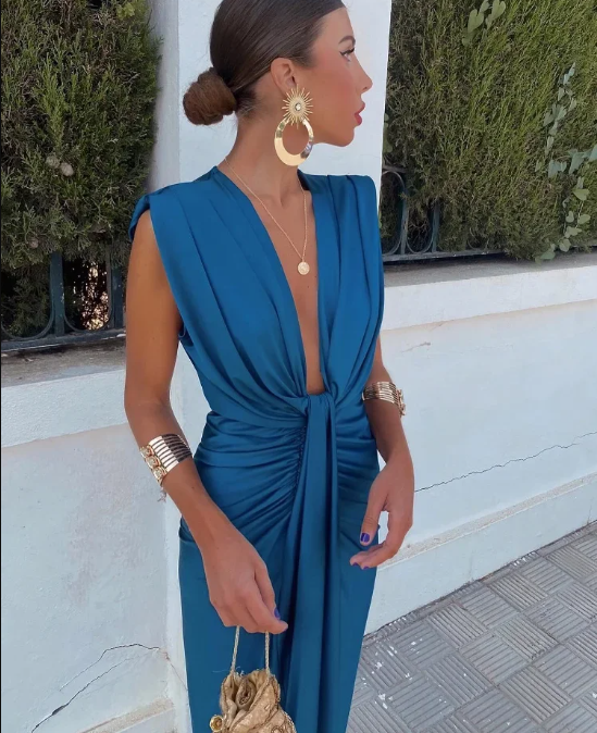 Isabelle – Evening Dress with Deep Neckline