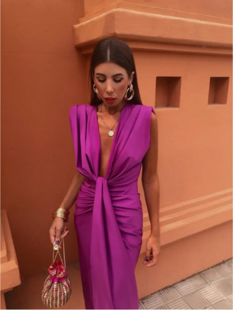 Isabelle – Evening Dress with Deep Neckline