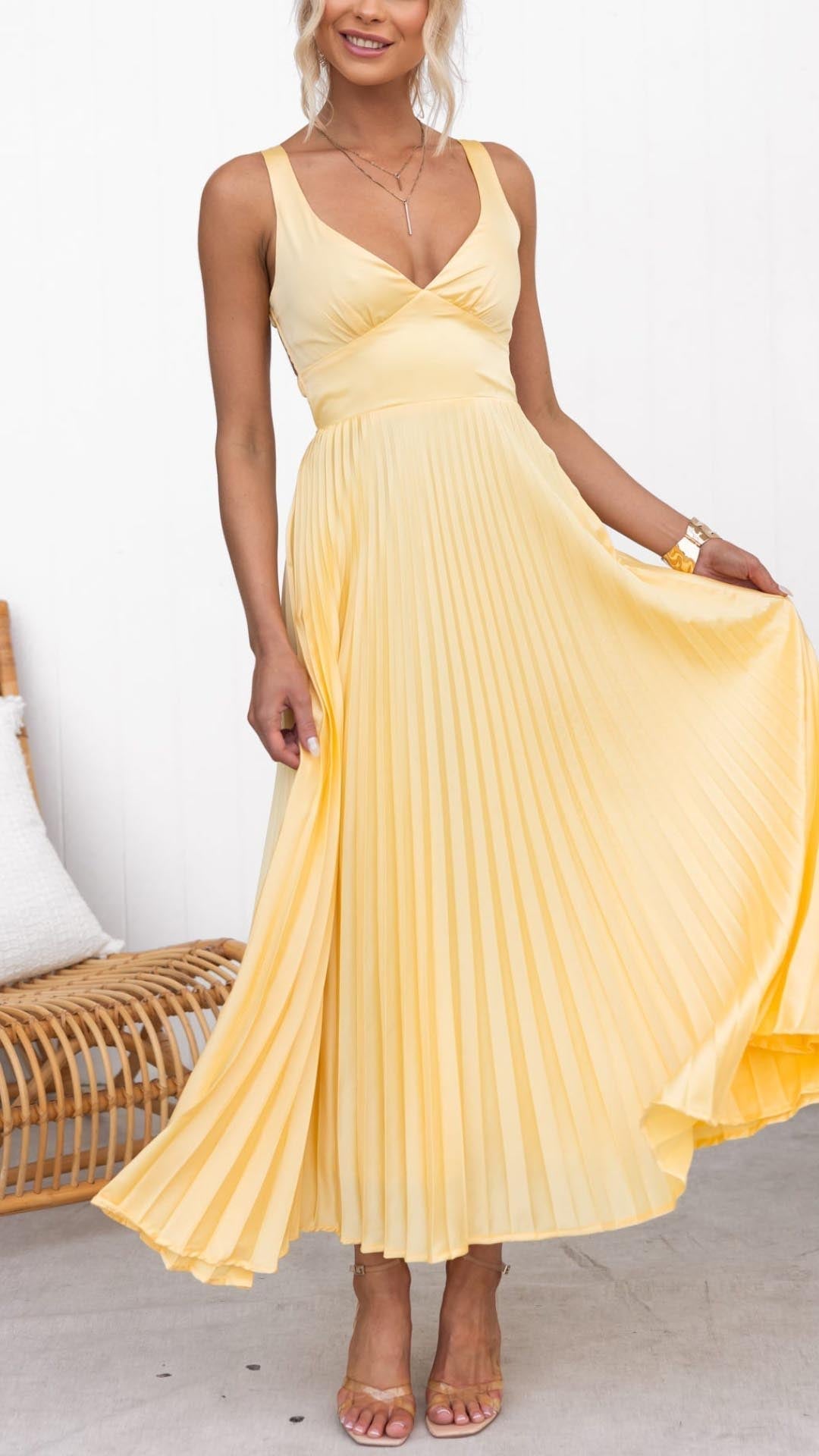 Aby – Long Yellow Pleated Dress with V-Neck