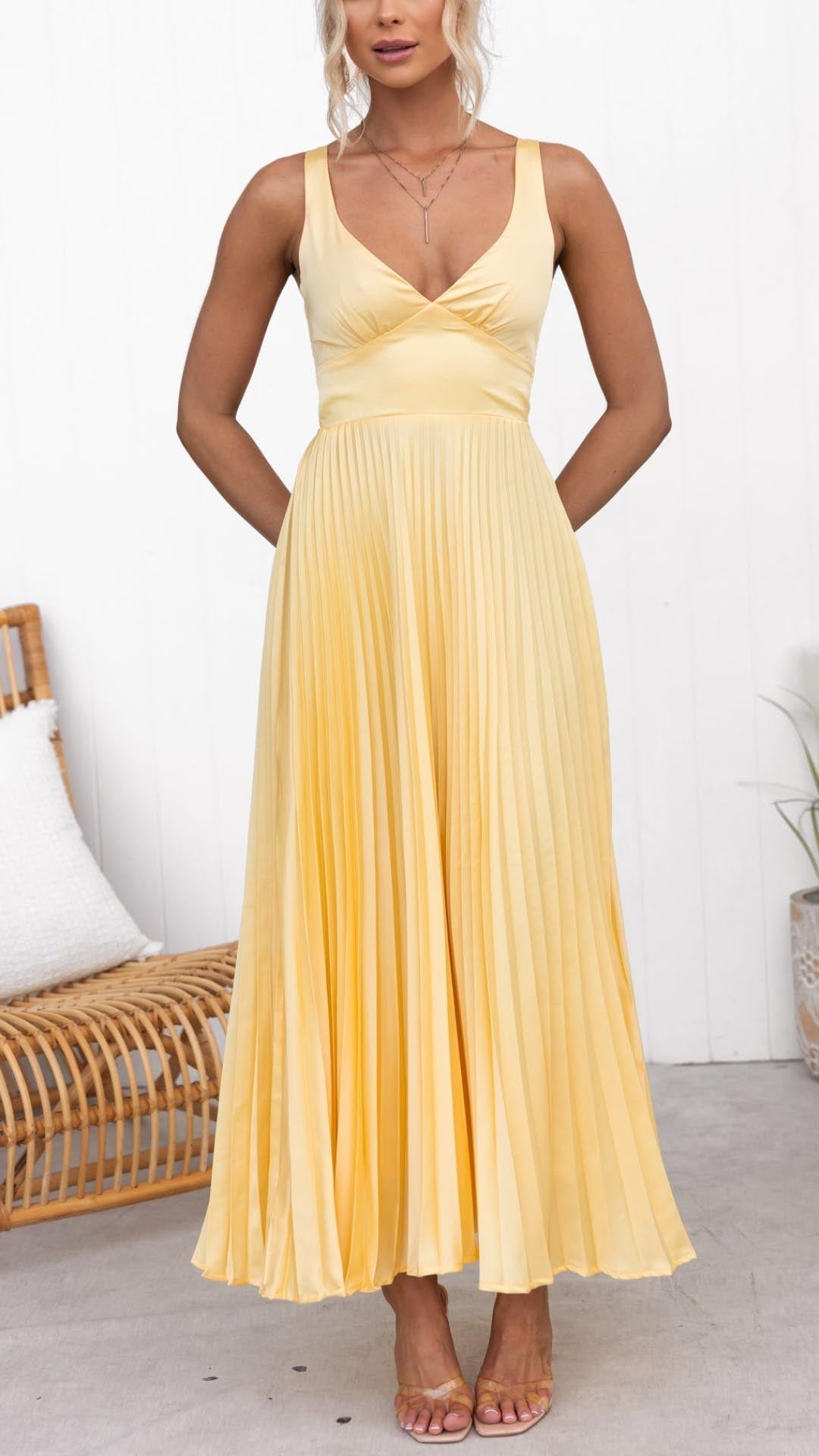 Aby – Long Yellow Pleated Dress with V-Neck