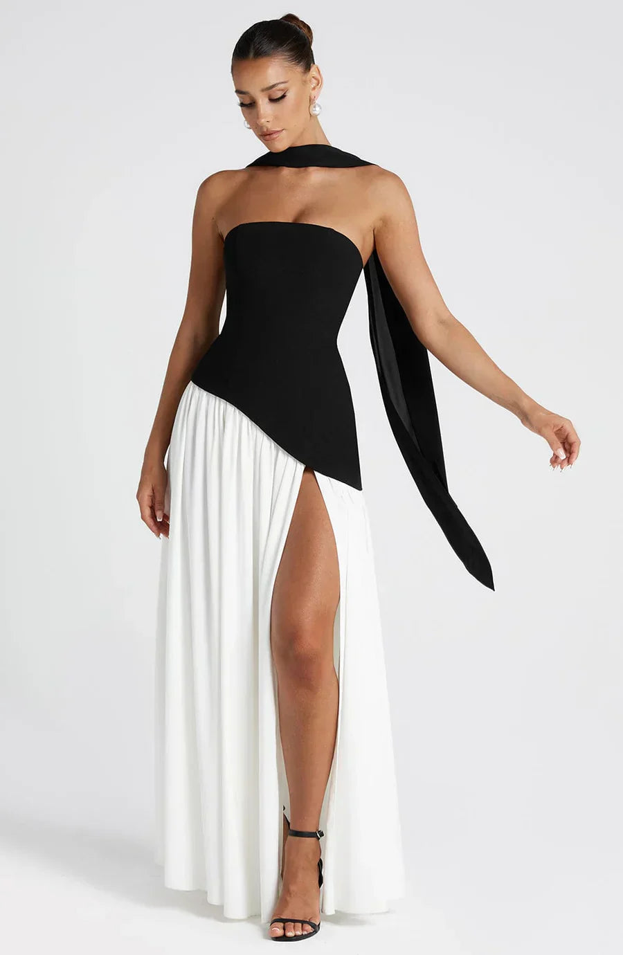 Oliwia - Elegant and Flowing Long Dress