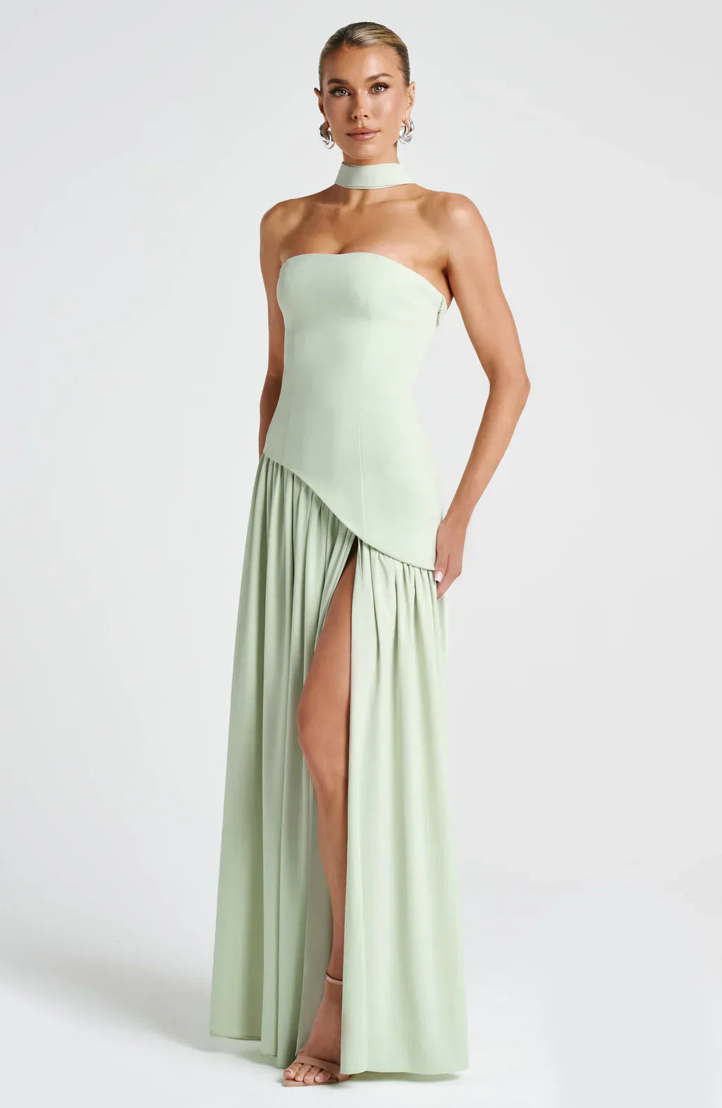 Oliwia - Elegant and Flowing Long Dress