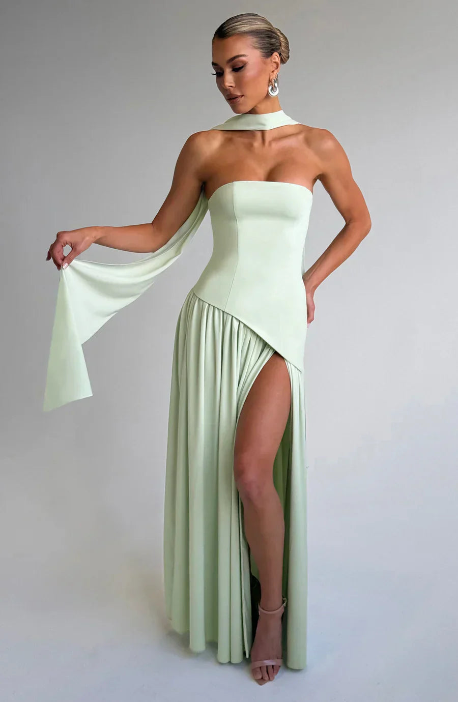 Oliwia - Elegant and Flowing Long Dress